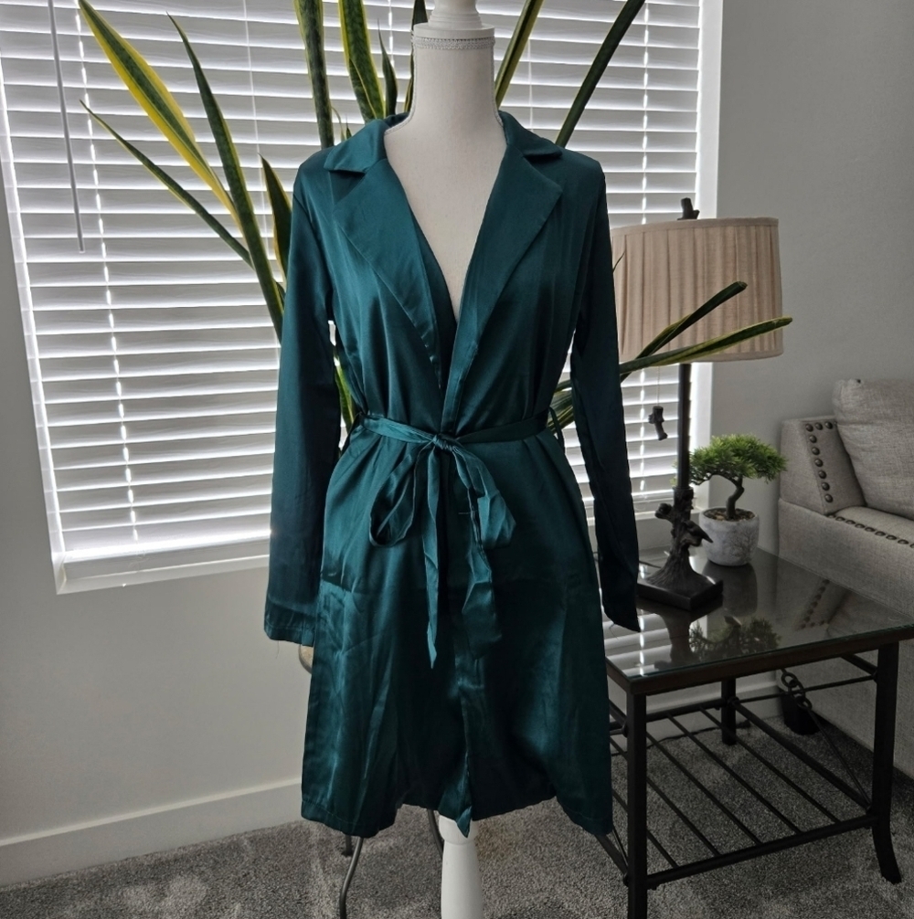Julia Satin Robe size Small. Hunter Green. New without tags.